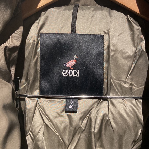 Quilted Down Coat with detachable hood, designed with zip pockets. Size IT 40. - Picture 7 of 10